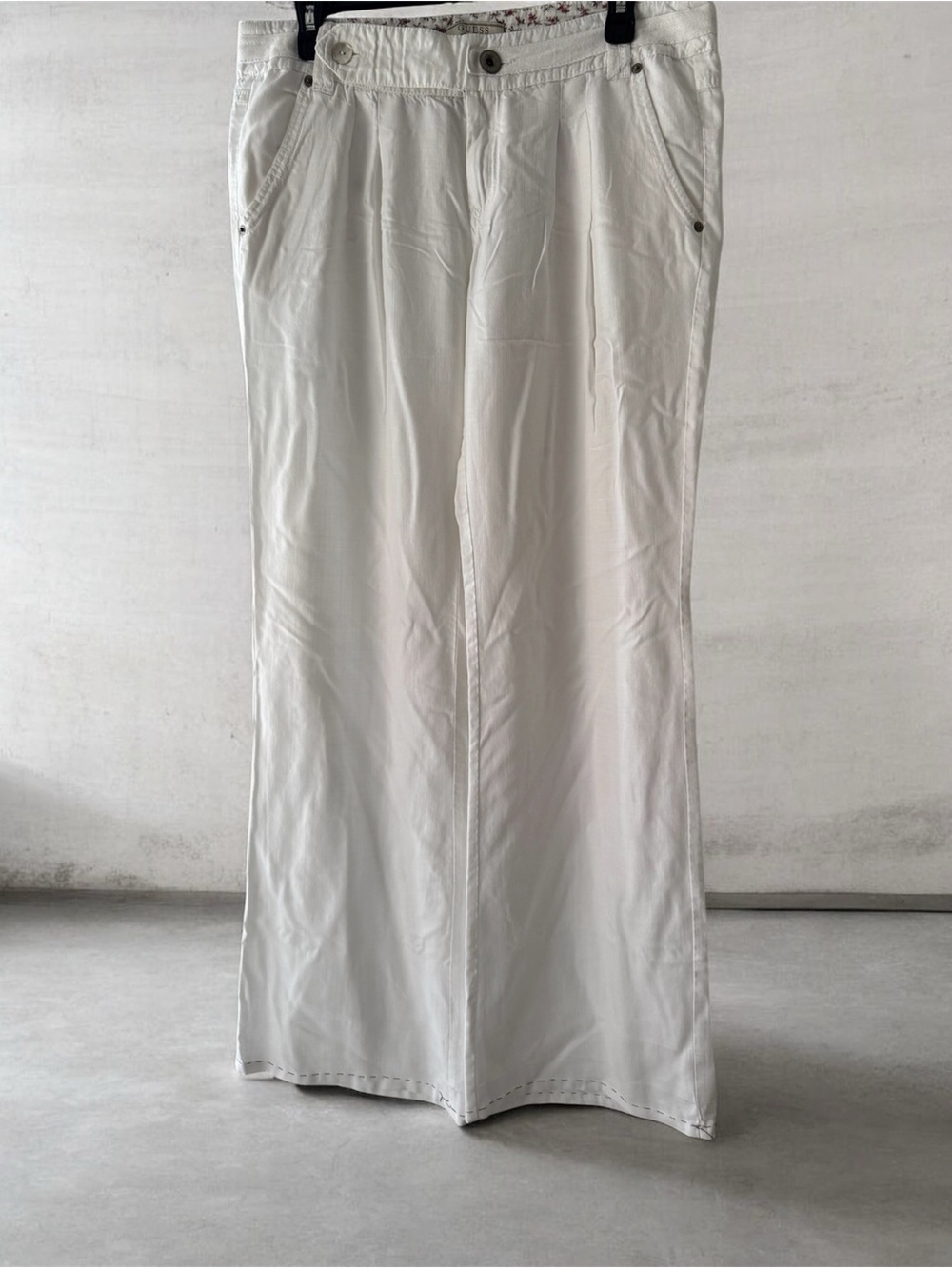 GUESS Los Angeles White Wide-Leg Pants, Size 29